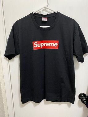 Supreme Size L  Women’s Black T Shirt
